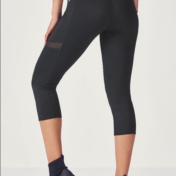 Fabletics Darcy Mesh Capris - Picture 3 of 8